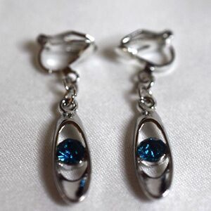 NWOT Elegant Water Drop Blue Crystal Silver Tone Drop Clip On Y2K Earrings